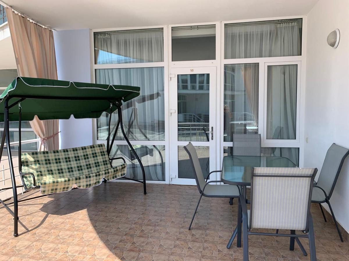 Town-House Golden Bugaz Apartment Karolino-Buhaz Exterior photo