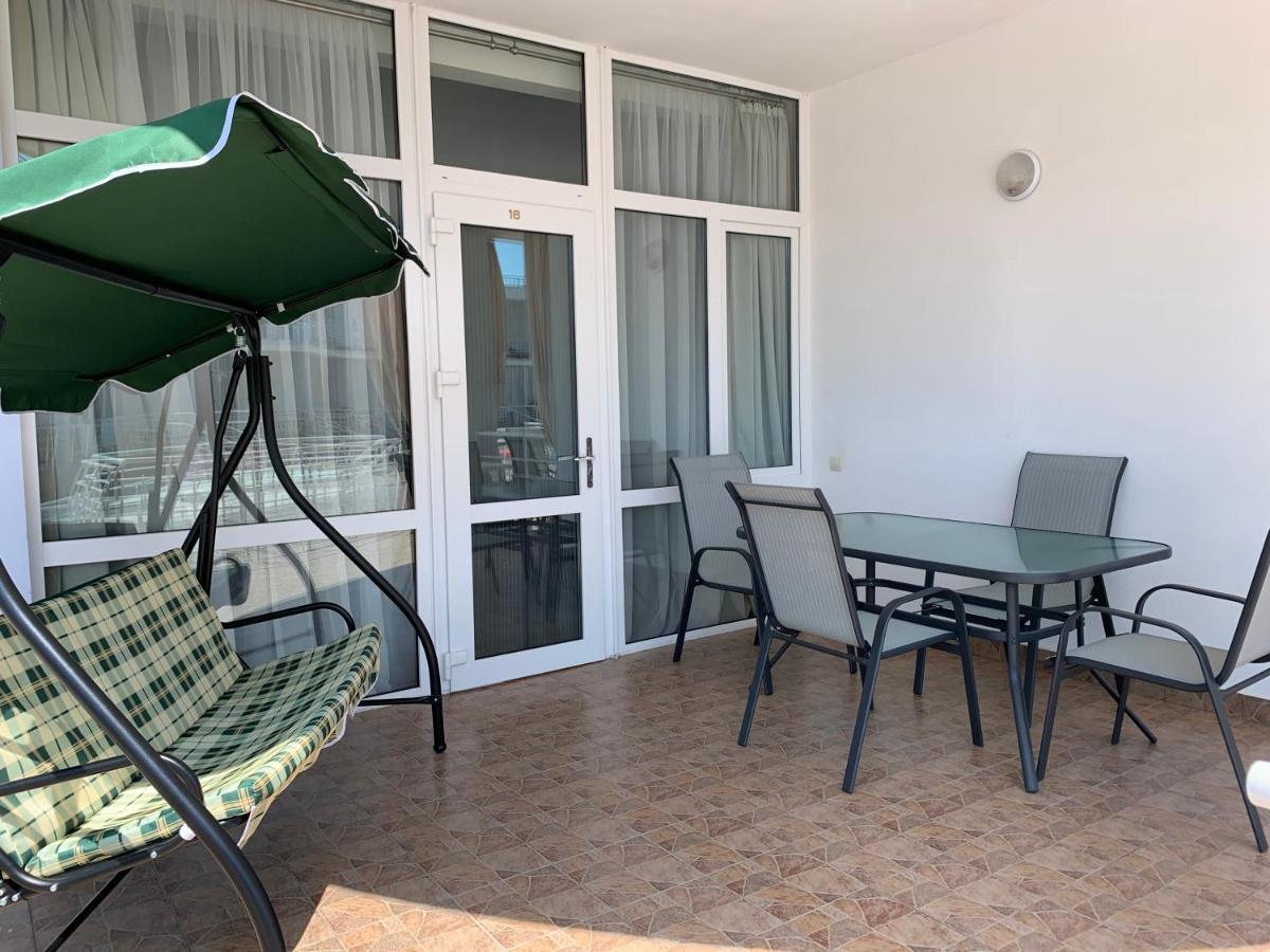 Town-House Golden Bugaz Apartment Karolino-Buhaz Exterior photo